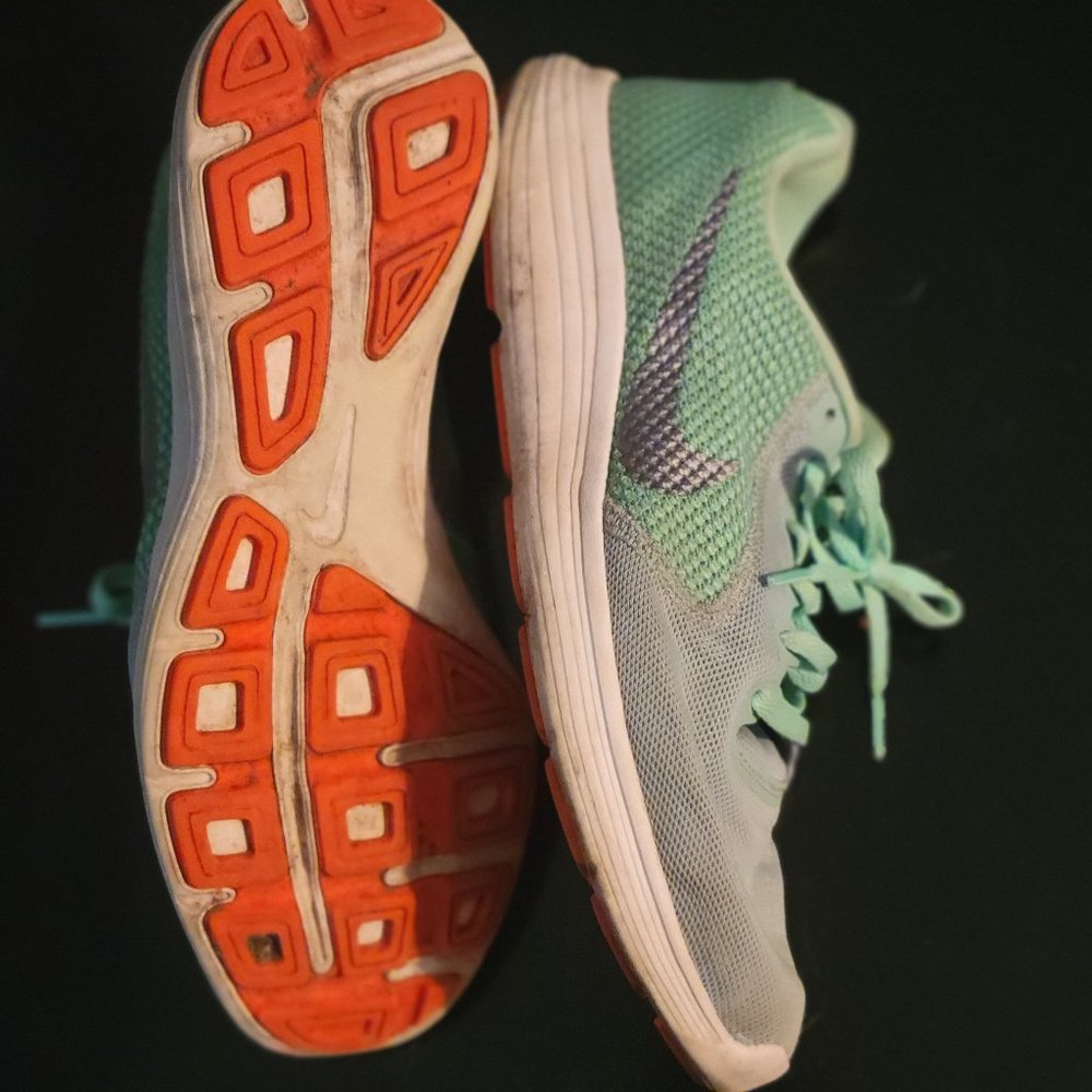 Nike Revolution 3 Women's Sneakers Mint Green & Grey Size 9.5